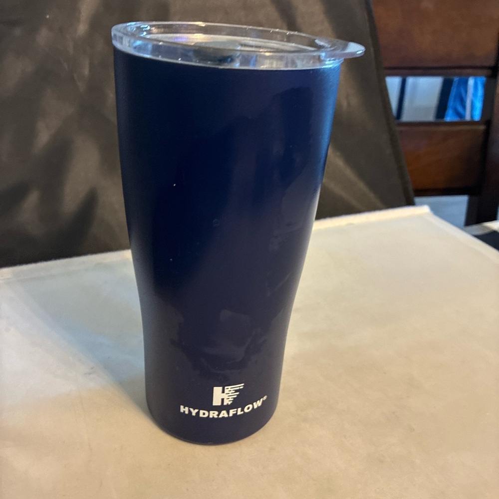 Hydraflow Blue Tumbler with Lid